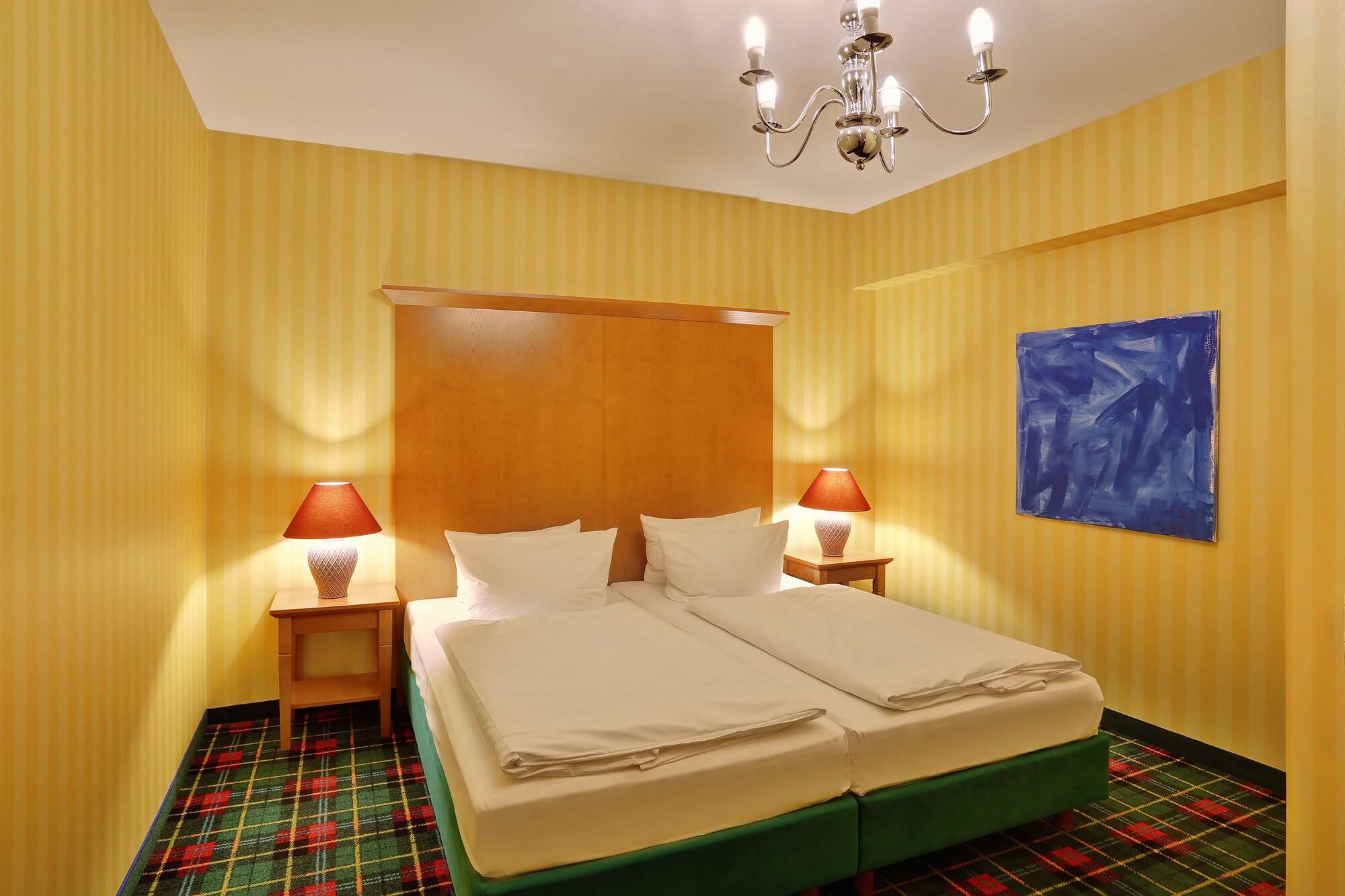 Gruenau Hotel Берлин Екстериор снимка