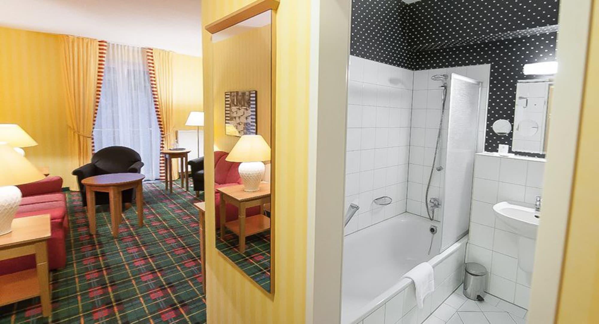 Gruenau Hotel Берлин Екстериор снимка