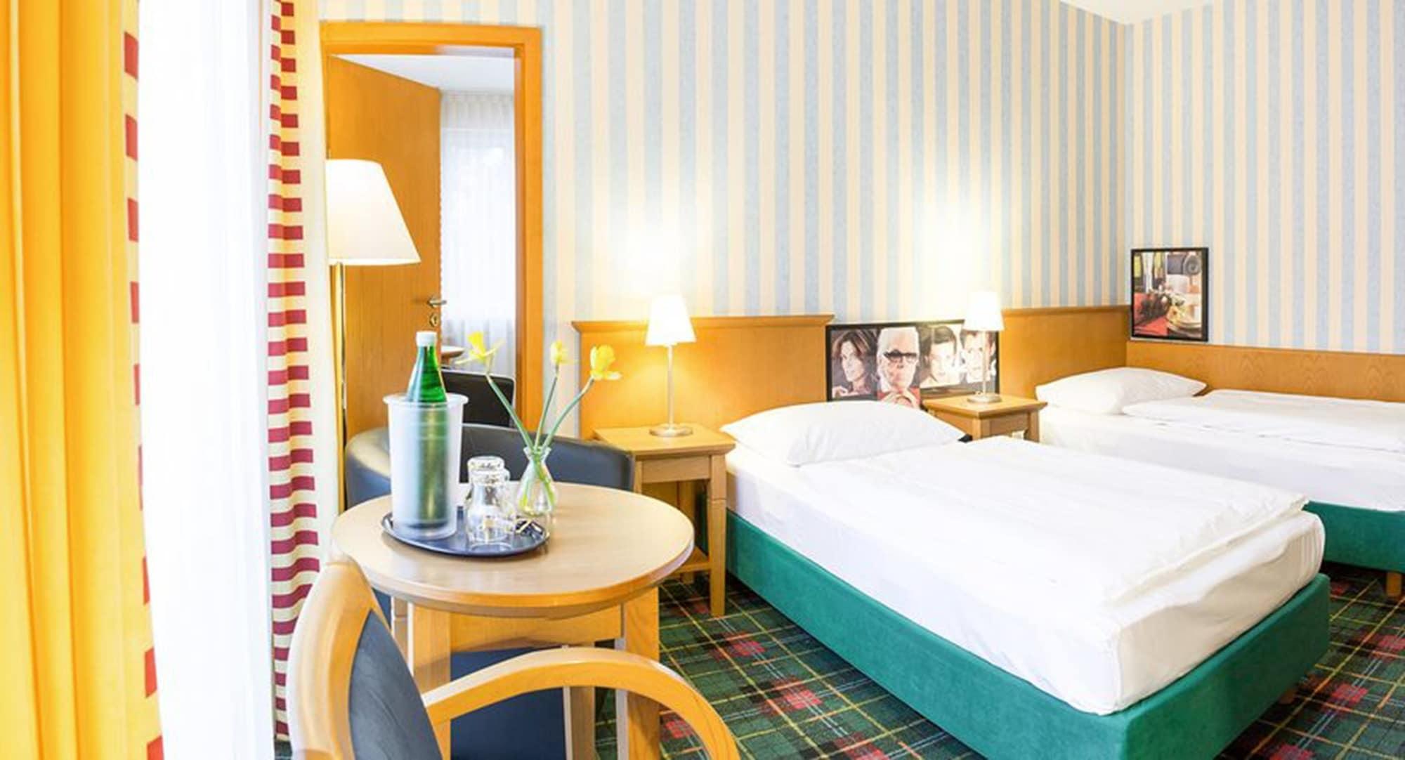 Gruenau Hotel Берлин Екстериор снимка