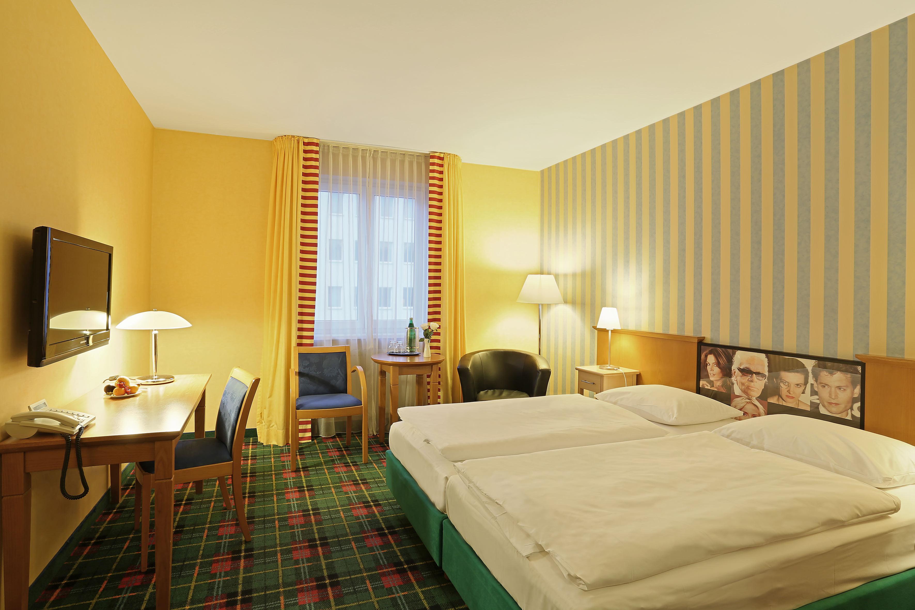 Gruenau Hotel Берлин Екстериор снимка