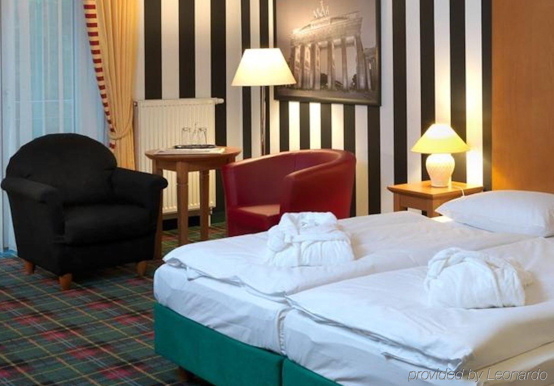 Gruenau Hotel Берлин Екстериор снимка