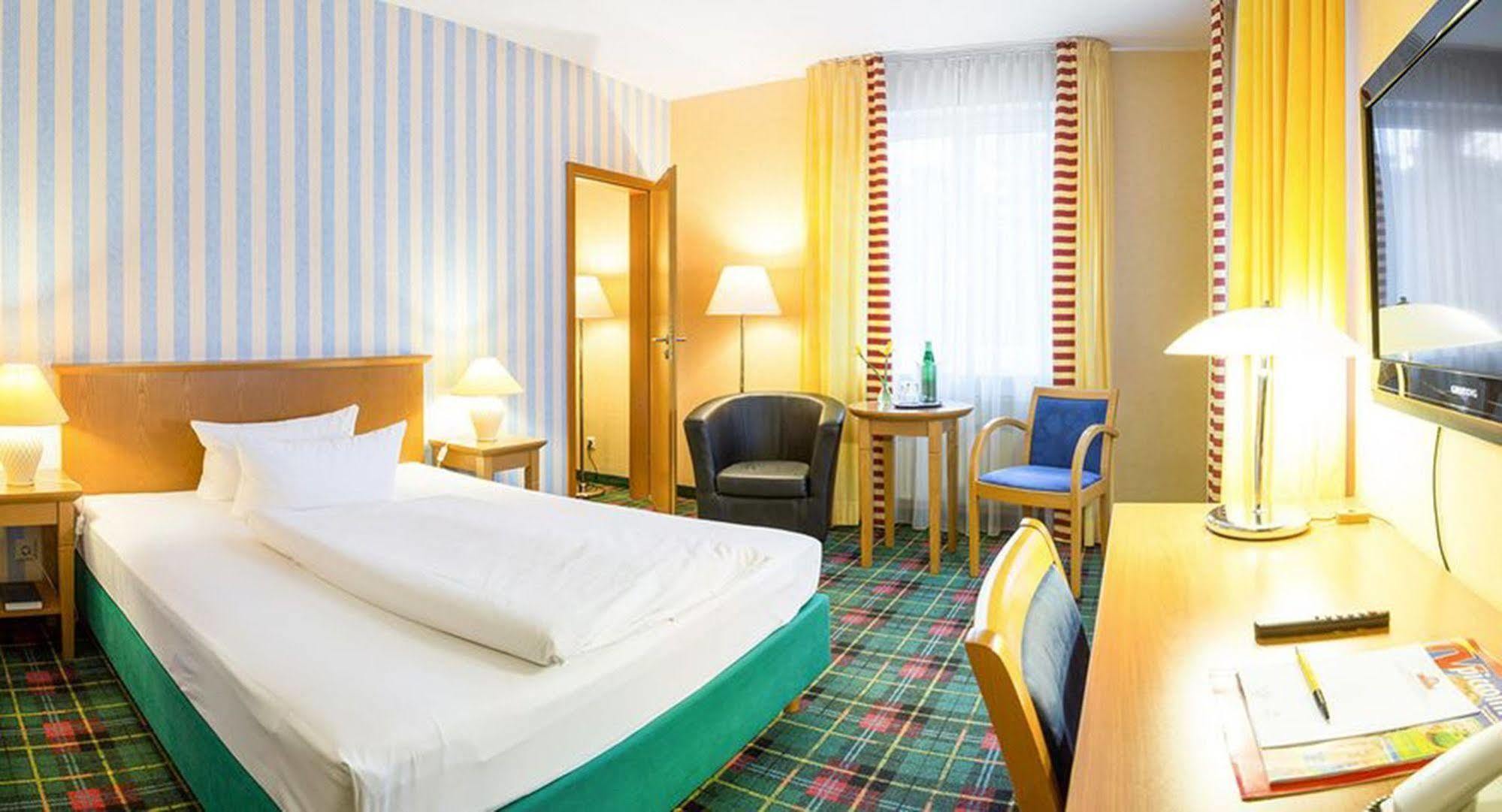 Gruenau Hotel Берлин Екстериор снимка
